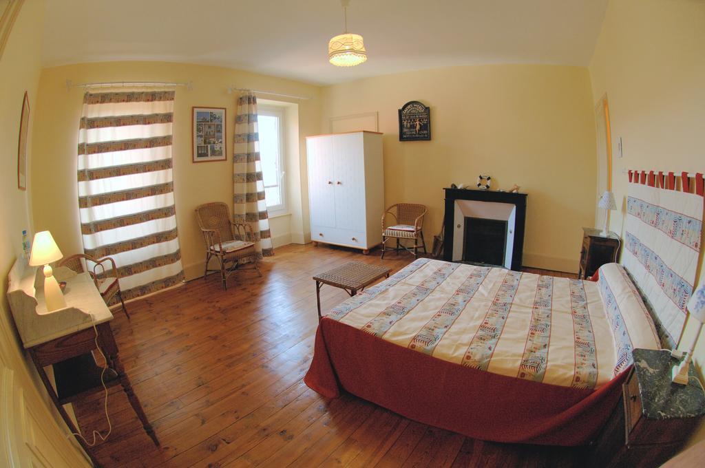 La Maison De Mariecamille Hotel Saint-Germain-Lembron Esterno foto