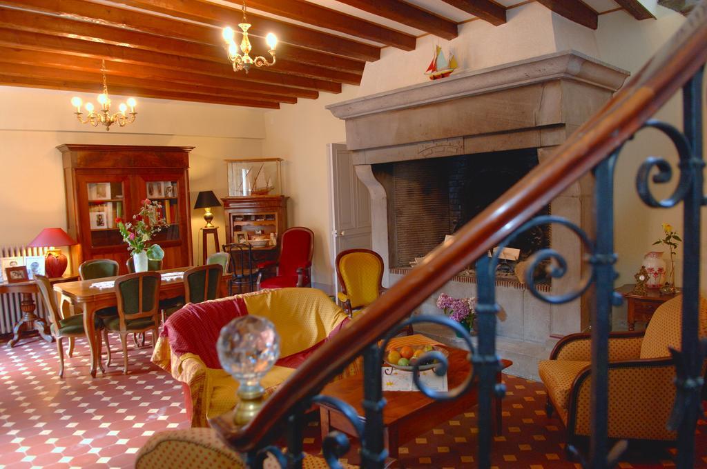 La Maison De Mariecamille Hotel Saint-Germain-Lembron Esterno foto