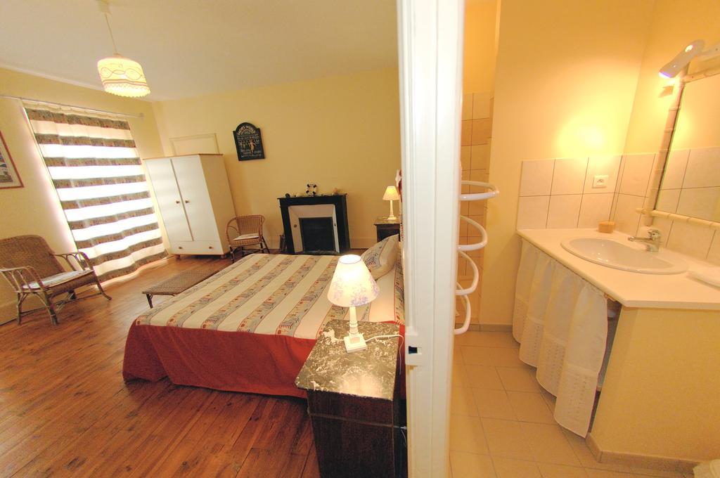 La Maison De Mariecamille Hotel Saint-Germain-Lembron Esterno foto