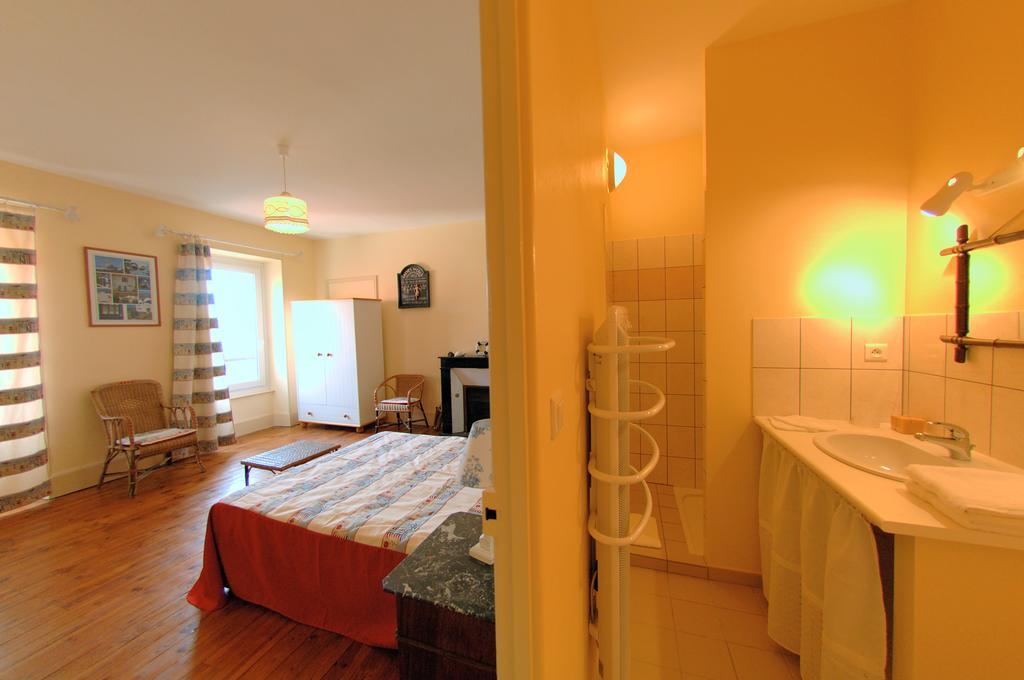 La Maison De Mariecamille Hotel Saint-Germain-Lembron Esterno foto