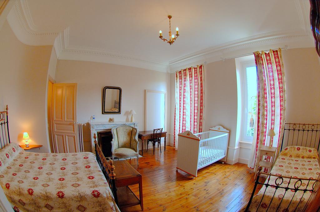 La Maison De Mariecamille Hotel Saint-Germain-Lembron Esterno foto